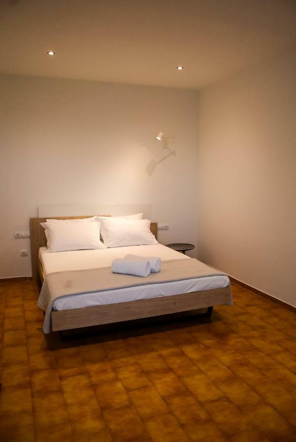 Pharos Apartments Gavrio Exterior photo